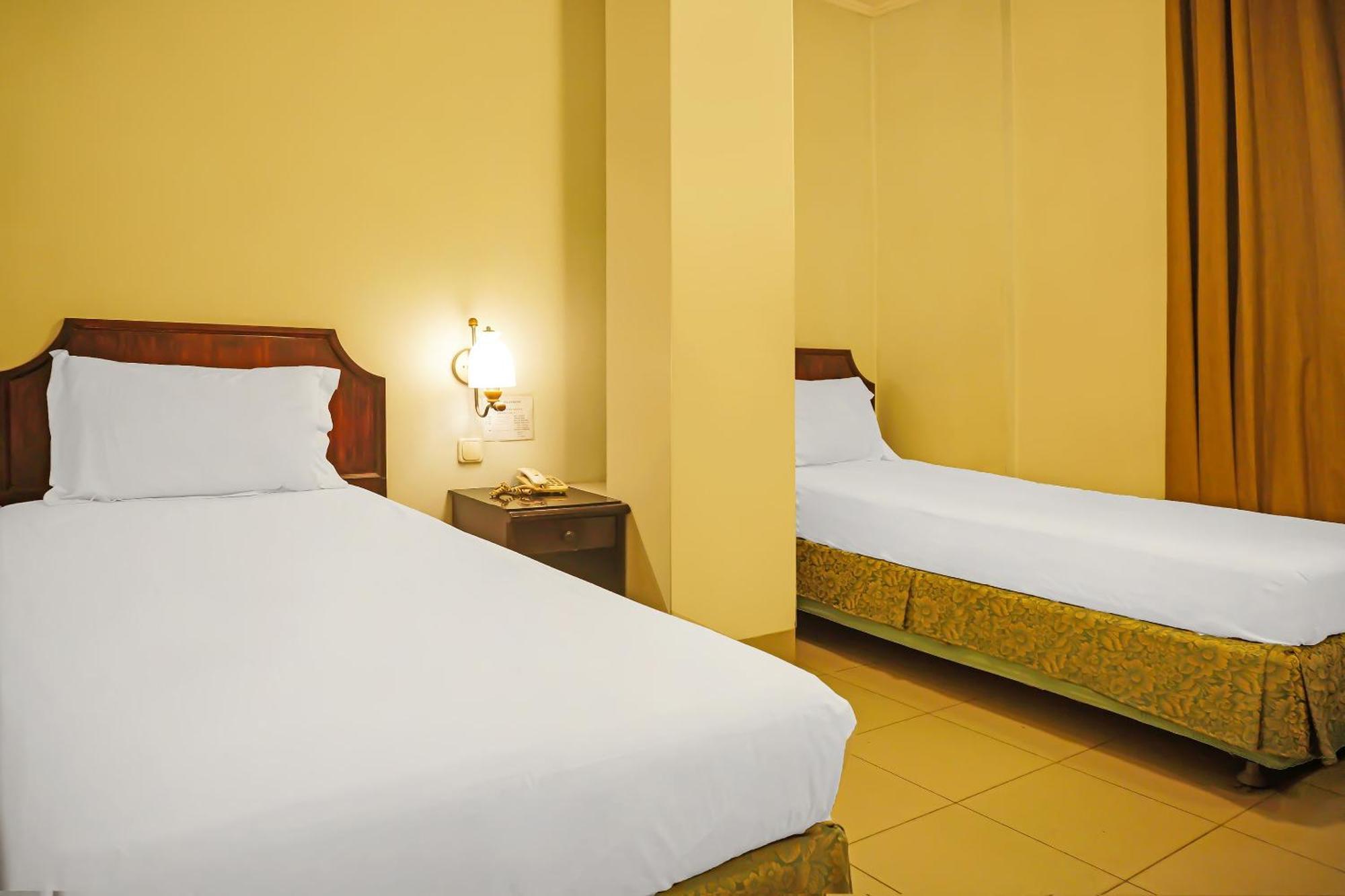 Super Oyo Collection O 92690 Hotel Limas Palembang Eksteriør billede