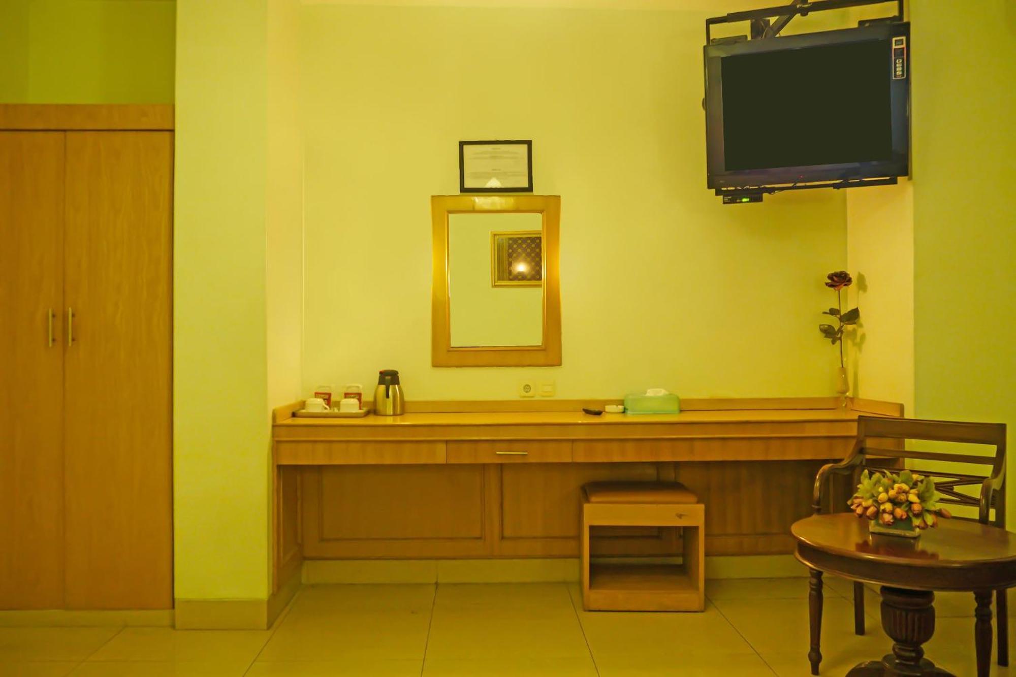 Super Oyo Collection O 92690 Hotel Limas Palembang Eksteriør billede