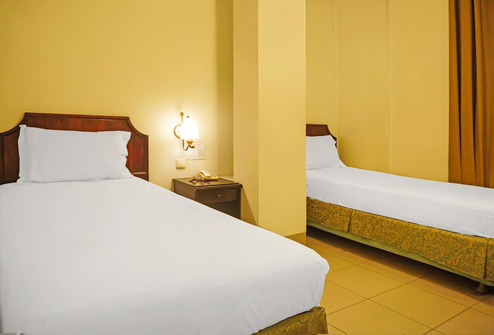Super Oyo Collection O 92690 Hotel Limas Palembang Eksteriør billede