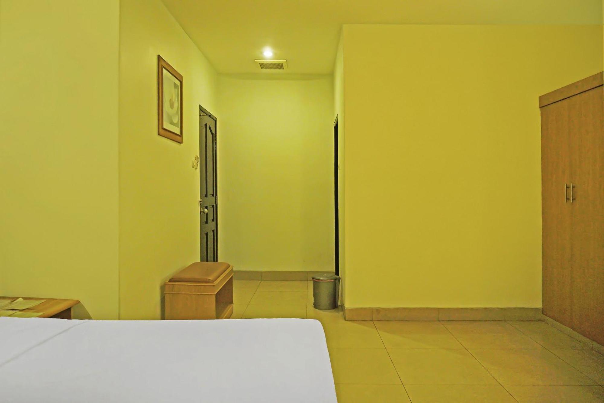 Super Oyo Collection O 92690 Hotel Limas Palembang Eksteriør billede