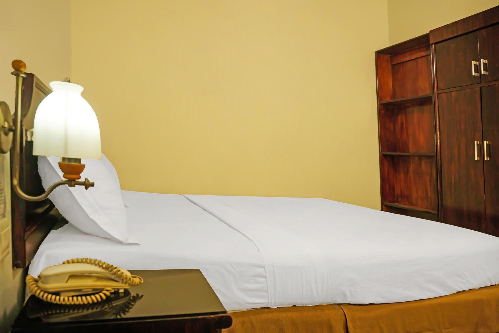 Super Oyo Collection O 92690 Hotel Limas Palembang Eksteriør billede