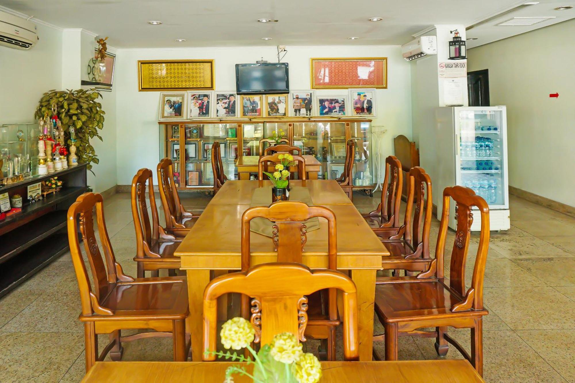 Super Oyo Collection O 92690 Hotel Limas Palembang Eksteriør billede